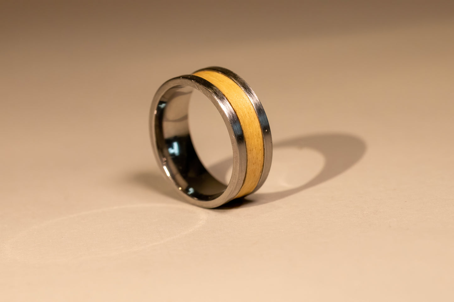 Ring #S06 – Stålring med Ask