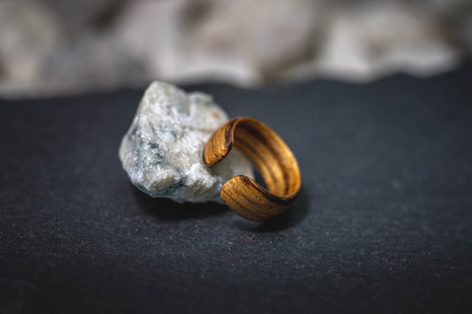 Earcuff i Zebraträ