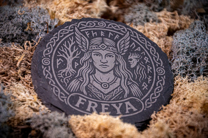 Skifferunderlägg i vikingastil – mixa dina motiv