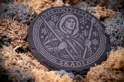 Skifferunderlägg i vikingastil – mixa dina motiv