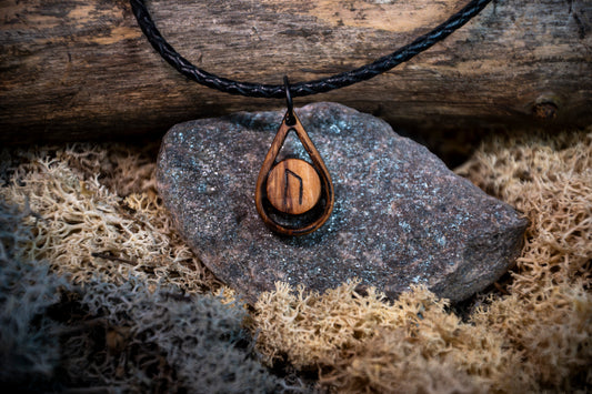 Halsband i olivträ – Runinspirerat smycke