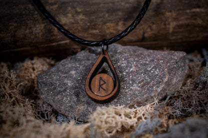 Halsband i Valnötsträ – Runinspirerat smycke