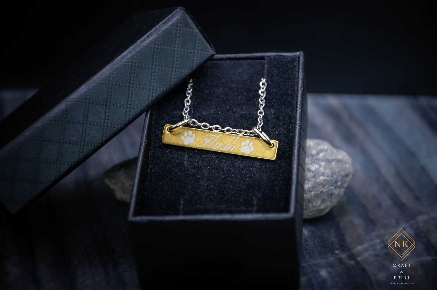 Halsband med egen gravyr – Metall med plätering i guld